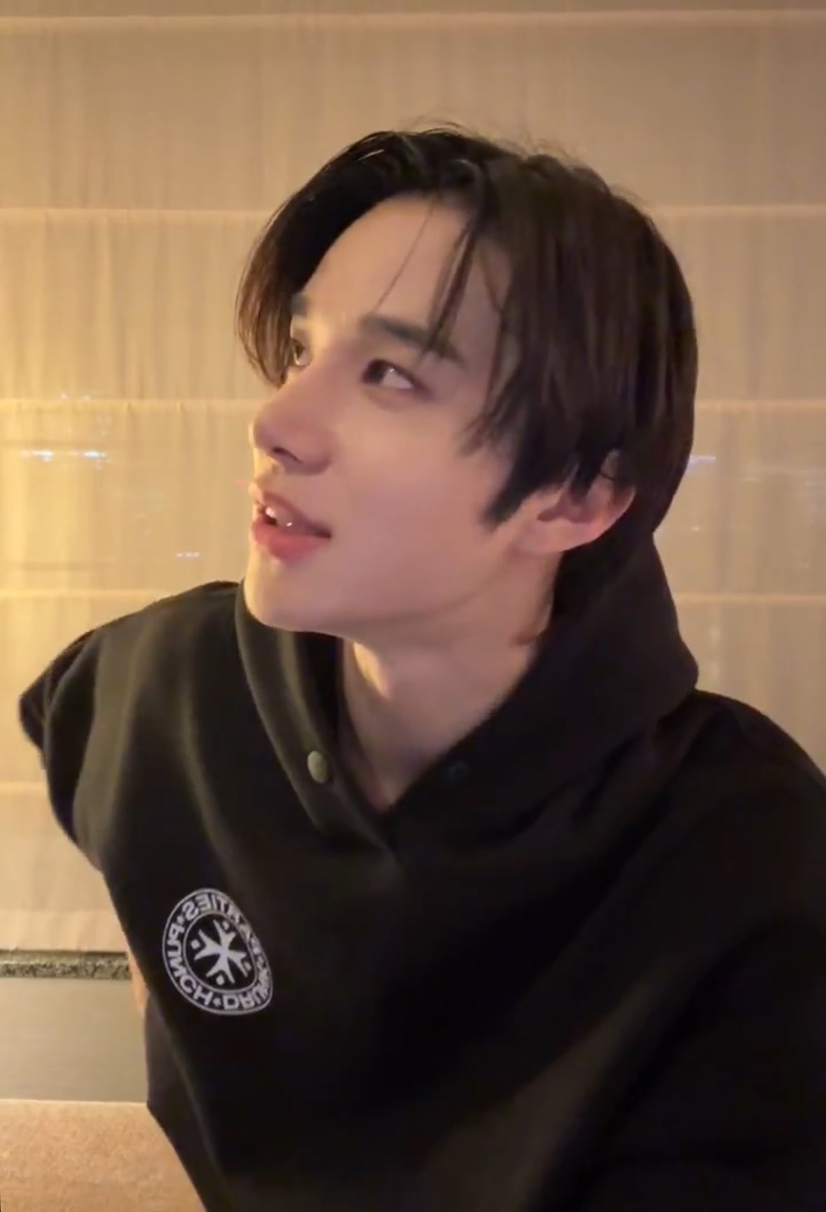 [잡담] 엔정우 어제 라방할 때 얼굴 진심 goat 했네.. | 인스티즈