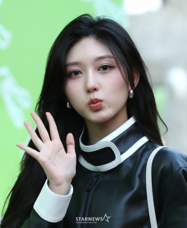 [잡담] [단독] 아이브 가을, 잠실야구장 뜬다.. LGvs한화 빅매치 시구 '승리 요정' | 인스티즈