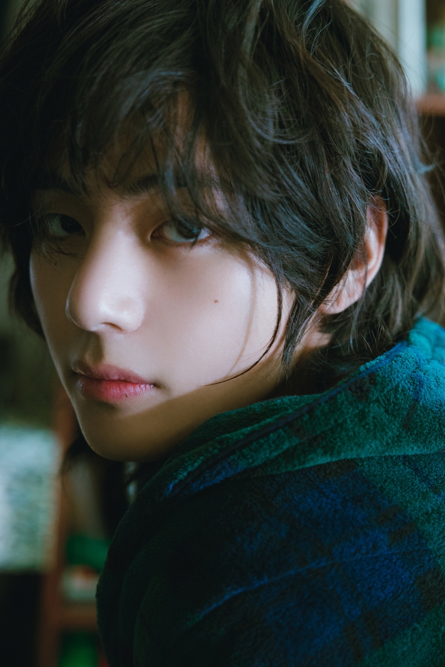 [잡담] BTS 뷔 'Slow Dancing', 스포티파이서 5억 스트리밍 돌파•••'솔로곡 통산 3번째' | 인스티즈