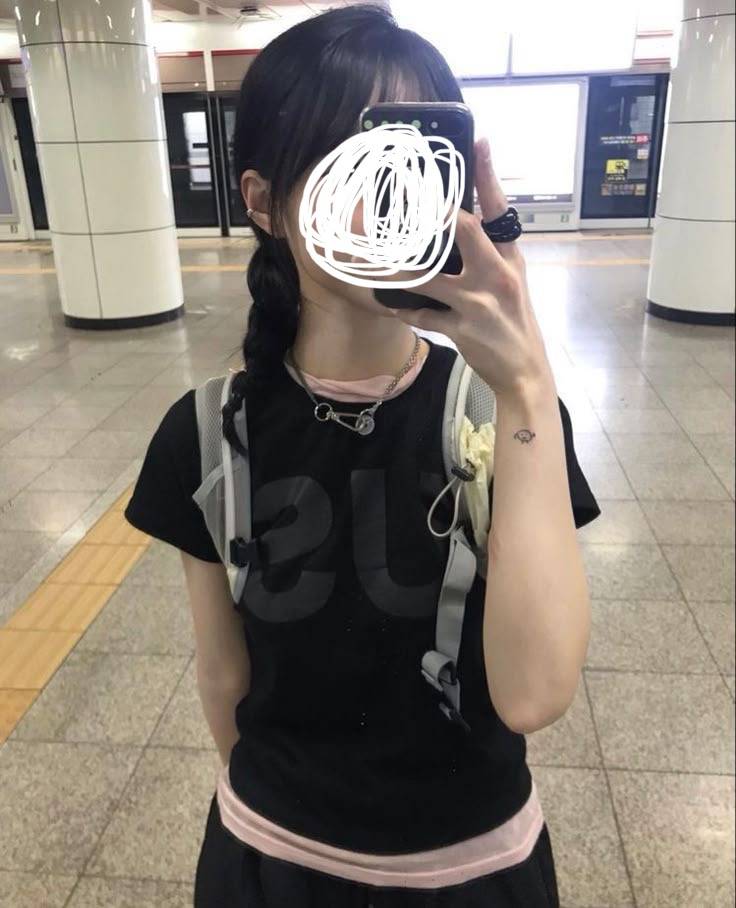 [잡담] 나 20대 중반인데 이런 머리하고 다니는 사람 있어..? 🫨 나 꼴값 아니겠지 | 인스티즈