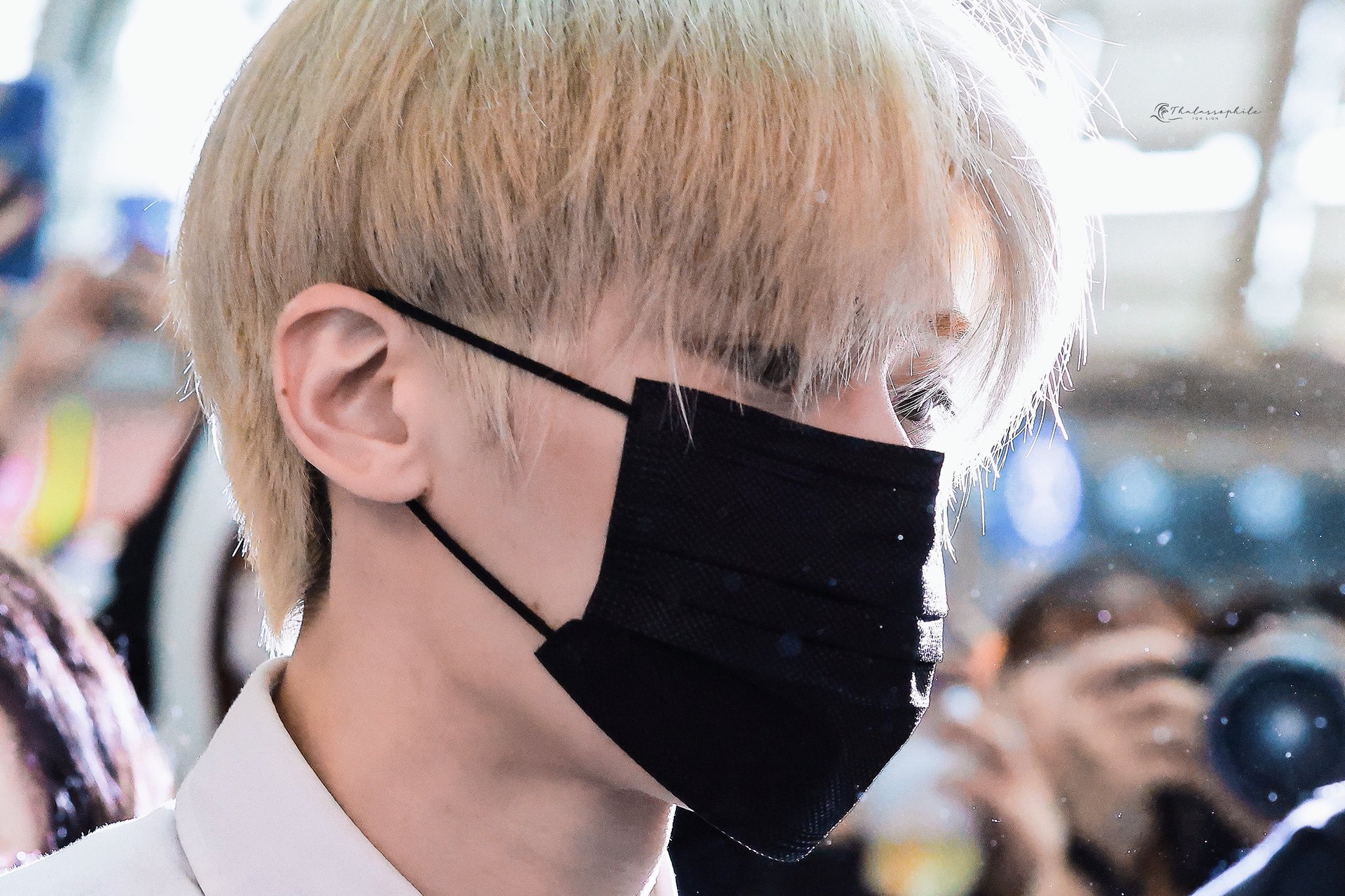 [잡담] 시온 출국 톰브라운 수트세트 < 이것 뭐지진짜 | 인스티즈