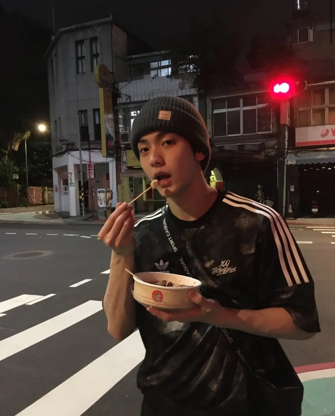 [잡담] 진지하게 수빈이 그 일반인 친구라는 아이 사진 쪽으로 가도 될 거 같음 | 인스티즈