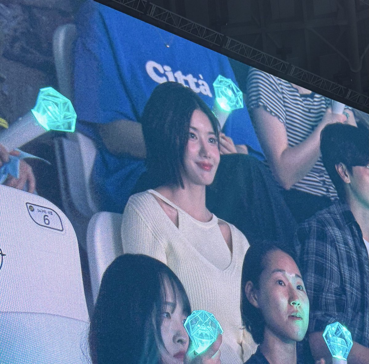 [잡담] 샤이니 콘서트 온 권은비 | 인스티즈