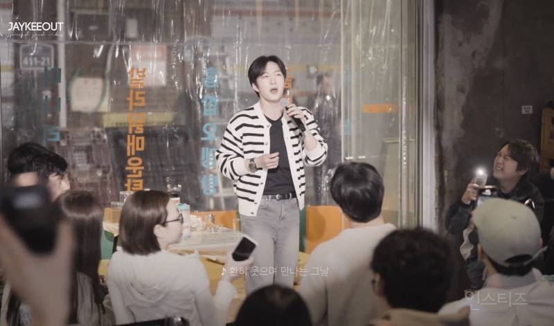 술집에서 팬을 본 이창섭 반응.jpg | 인스티즈
