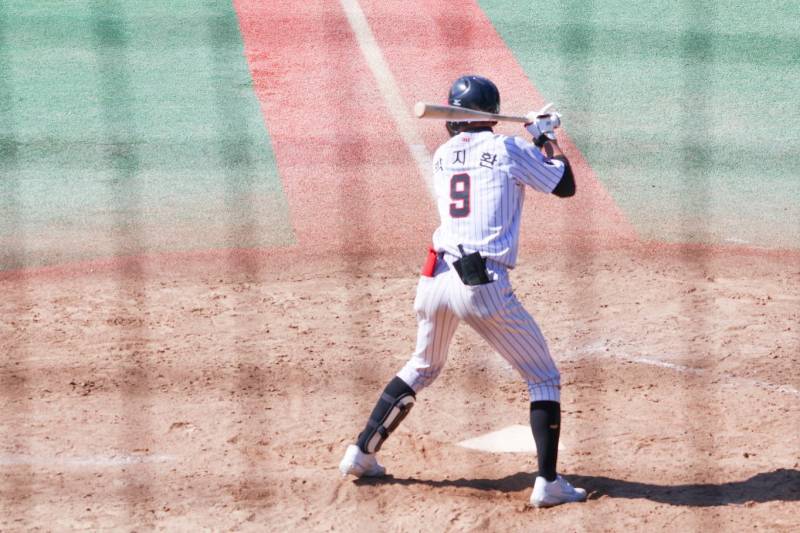 [잡담] 또 한번 털어보는 세광고 시절 지환이 배트들고있는 사진⚾️ | 인스티즈