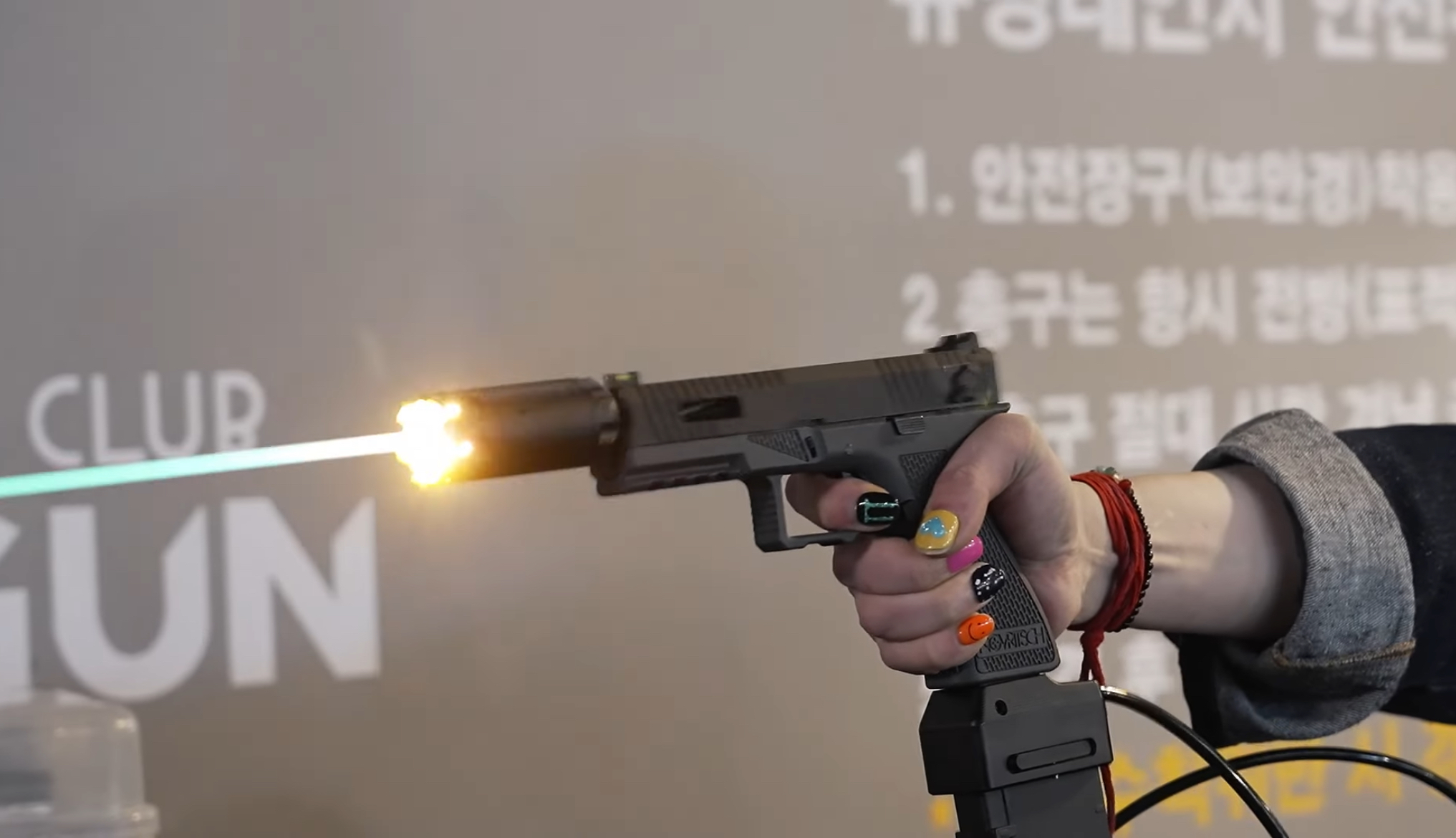 [잡담] 와 지디 총든거 뭐야 | 인스티즈