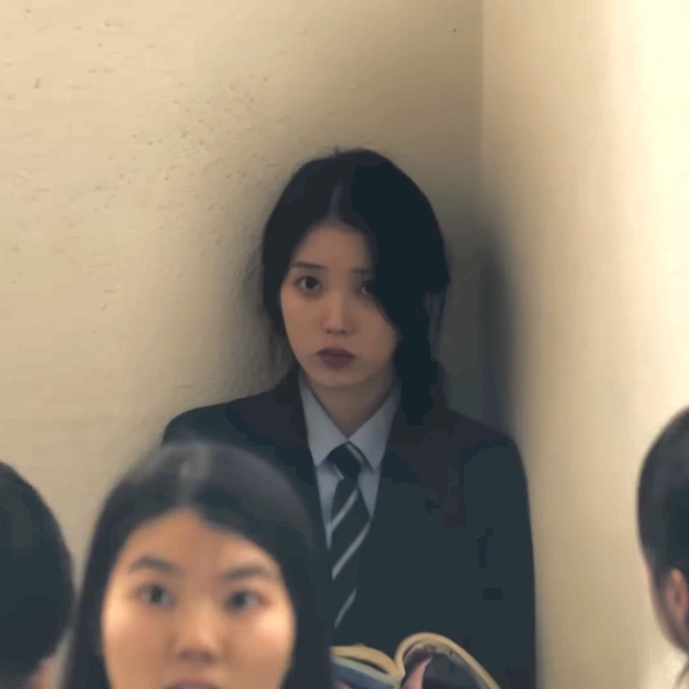 [잡담] 아이유 대군부인 왕족학교 교복주세요 | 인스티즈