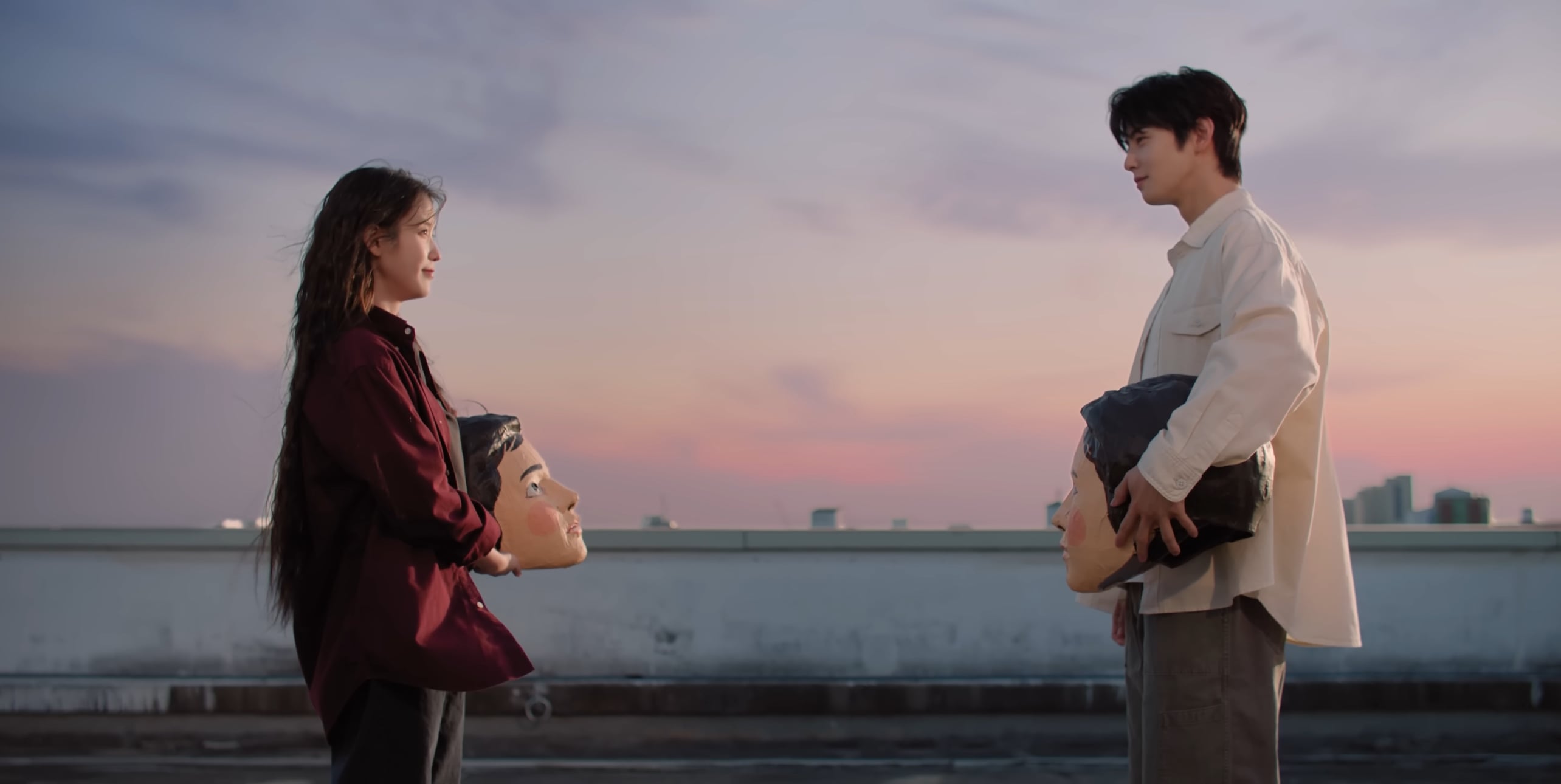 [잡담] 와 미인 뮤비 아이유 차은우 보니까 클리셰지만 이런거 보고싶어짐 | 인스티즈