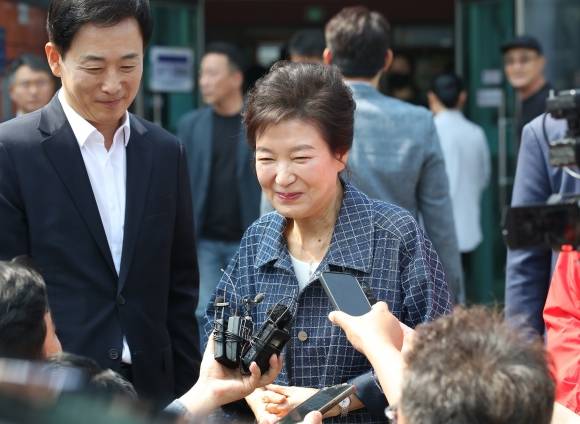 [잡담] 오늘 사전투표룩 제법 웃긴데 | 인스티즈