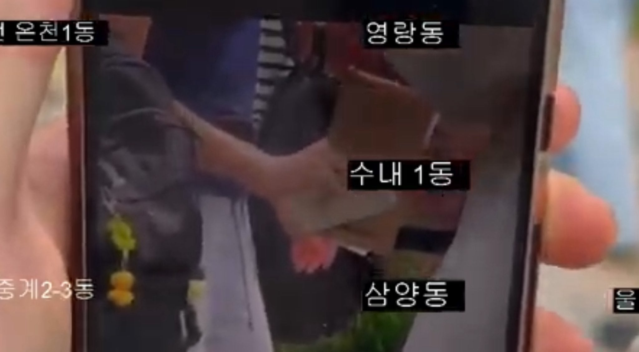 [잡담] 중국인들은 투표소 밖에서 투표지를 들고서 줄서 있대 | 인스티즈