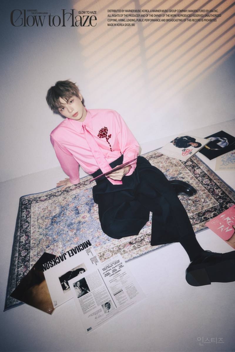 강다니엘 6th Mini Album [𝐆𝐥𝐨𝐰 𝐭𝐨 𝐇𝐚𝐳𝐞] Photograph #1 | 인스티즈