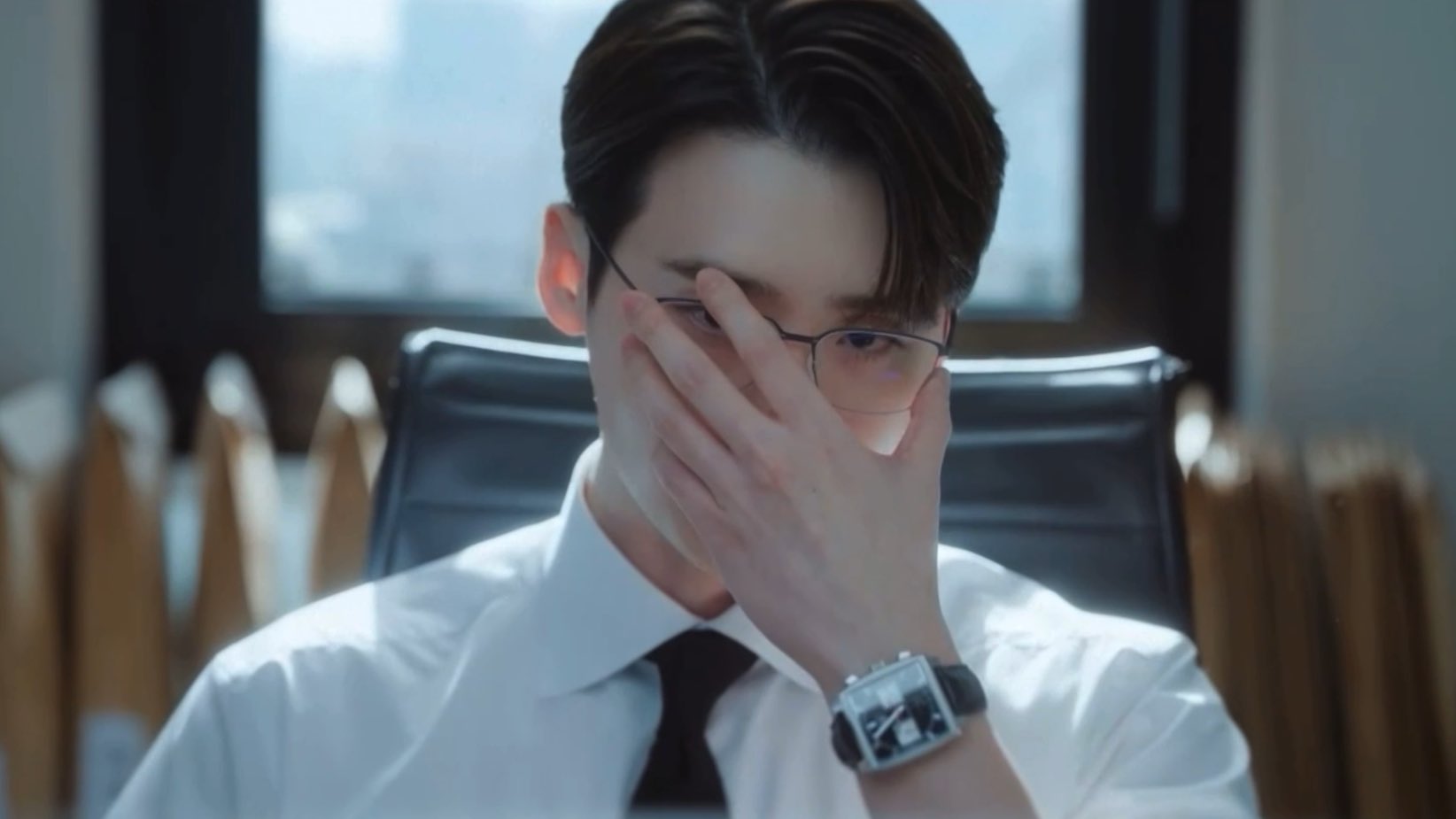 [잡담] 새삼 이종석도 꾸준히 폼이 좋다 안 늙으셔 | 인스티즈
