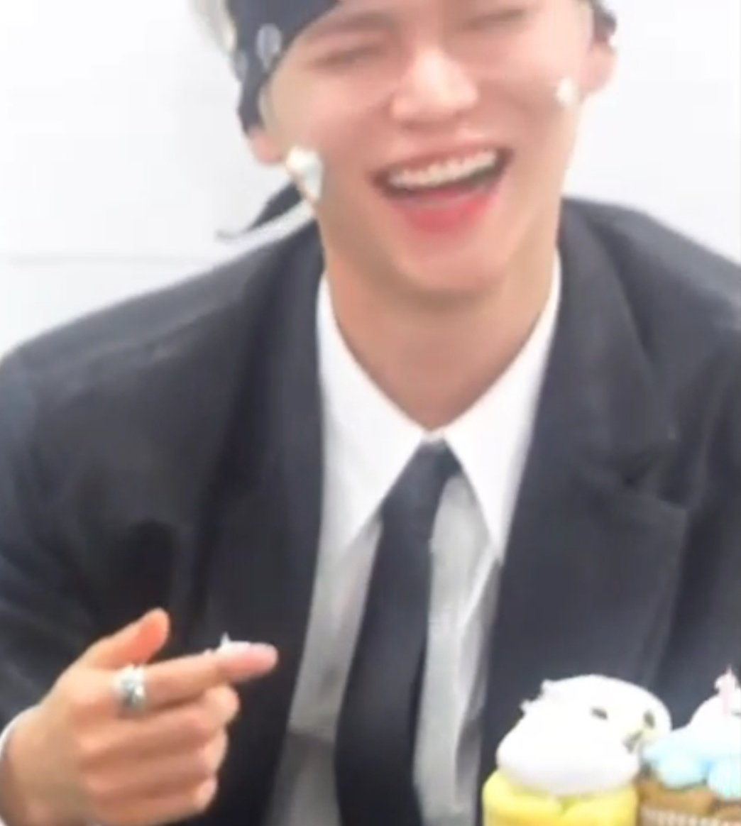[잡담] 은석이 생일 중 제일 기쁜 표정 지은게 | 인스티즈