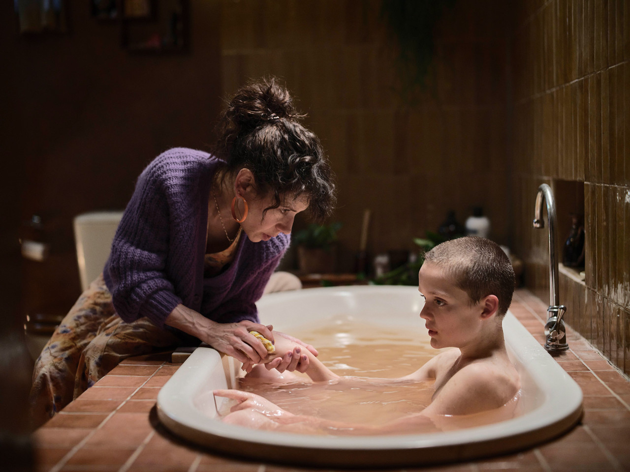 [후기] 심연을 지나 마음이 닿는 곳에 <브링 허 백> 👁 | 인스티즈