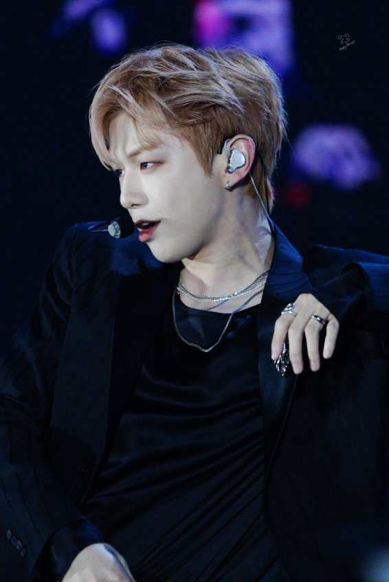 [잡담] 강다니엘 눈썹 탈색한거 너무 좋다 | 인스티즈
