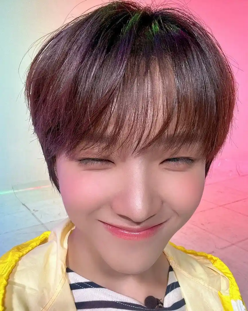 김운학 운왼 운른 남찍사 셀카 (9) webp 공유 요즘 운학이가 깔이 좋네요 스무살이라 그런가 봅니다 | 인스티즈