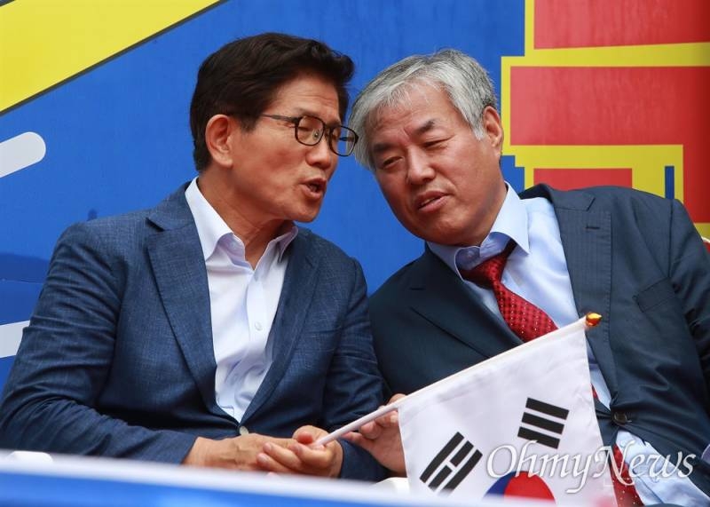 김문수 옆에 왜 전광훈이 붙어다니는건가요? | 인스티즈