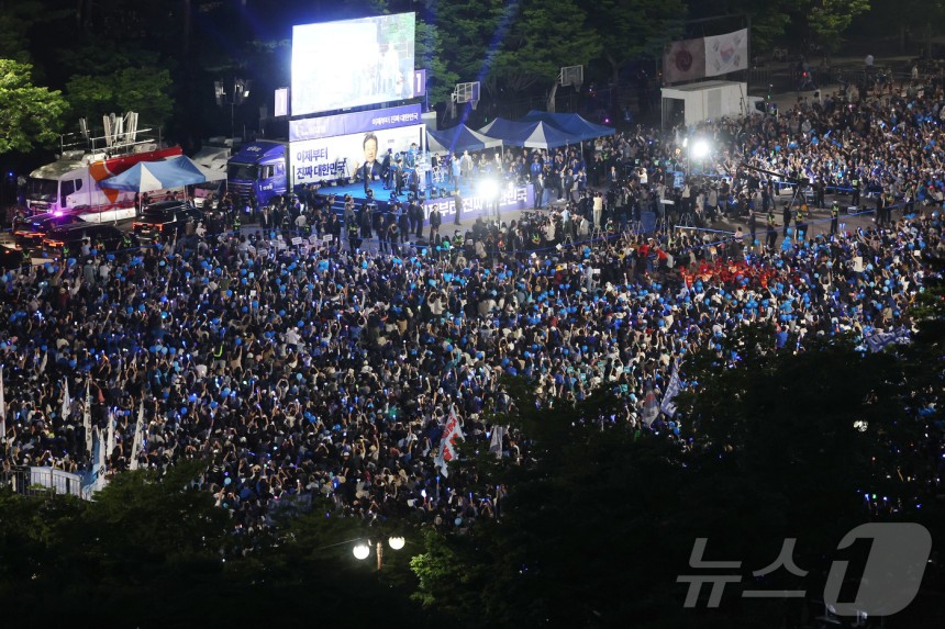 [정보/소식] 방금 끝난 민주당 여의도 마지막 유세 규모 | 인스티즈