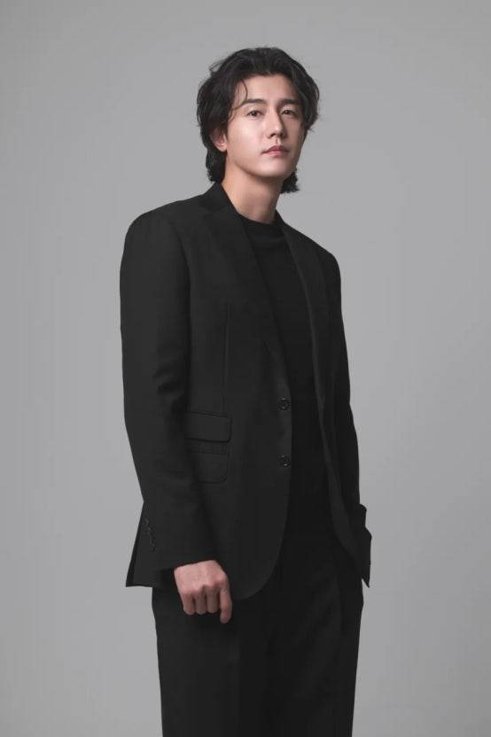 투표를 위해 새벽에 입국한 배우 이기우.jpg | 인스티즈
