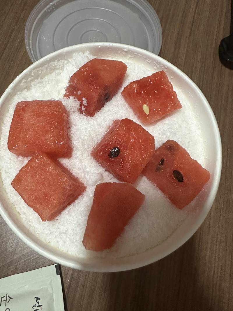 [잡담] 설빙 수박빙수 시켰는데 이게 맞나 | 인스티즈