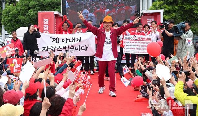 [잡담] 관식이 옷 입고 등장한 실시간 김문수래…… | 인스티즈