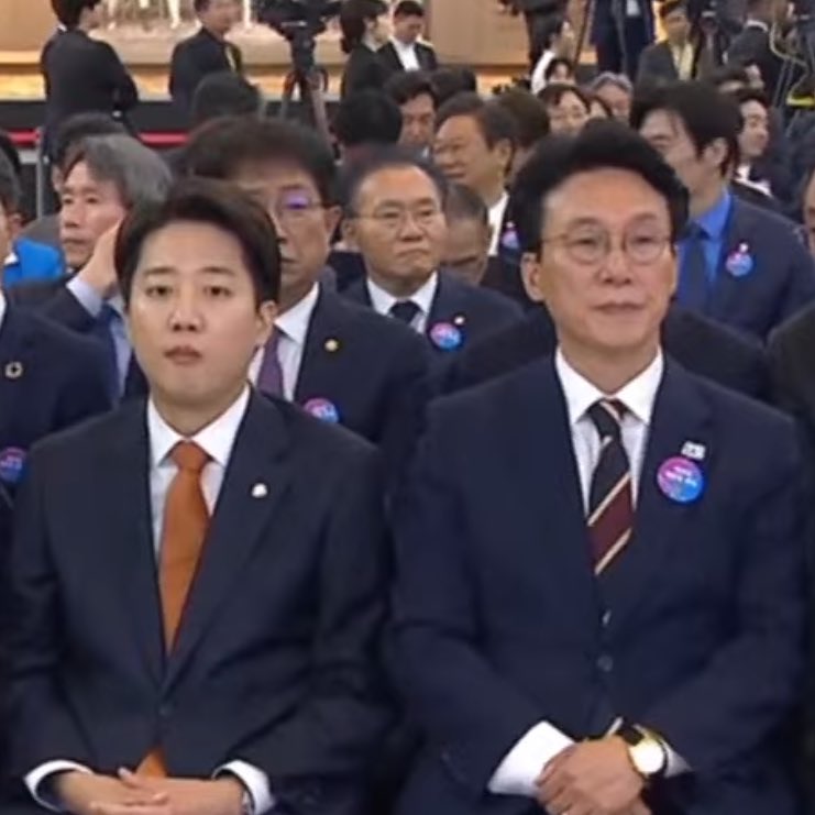 [잡담] 결국단일화못해서파산한사람 vs 절대단일화못하게빌드업한천재 | 인스티즈