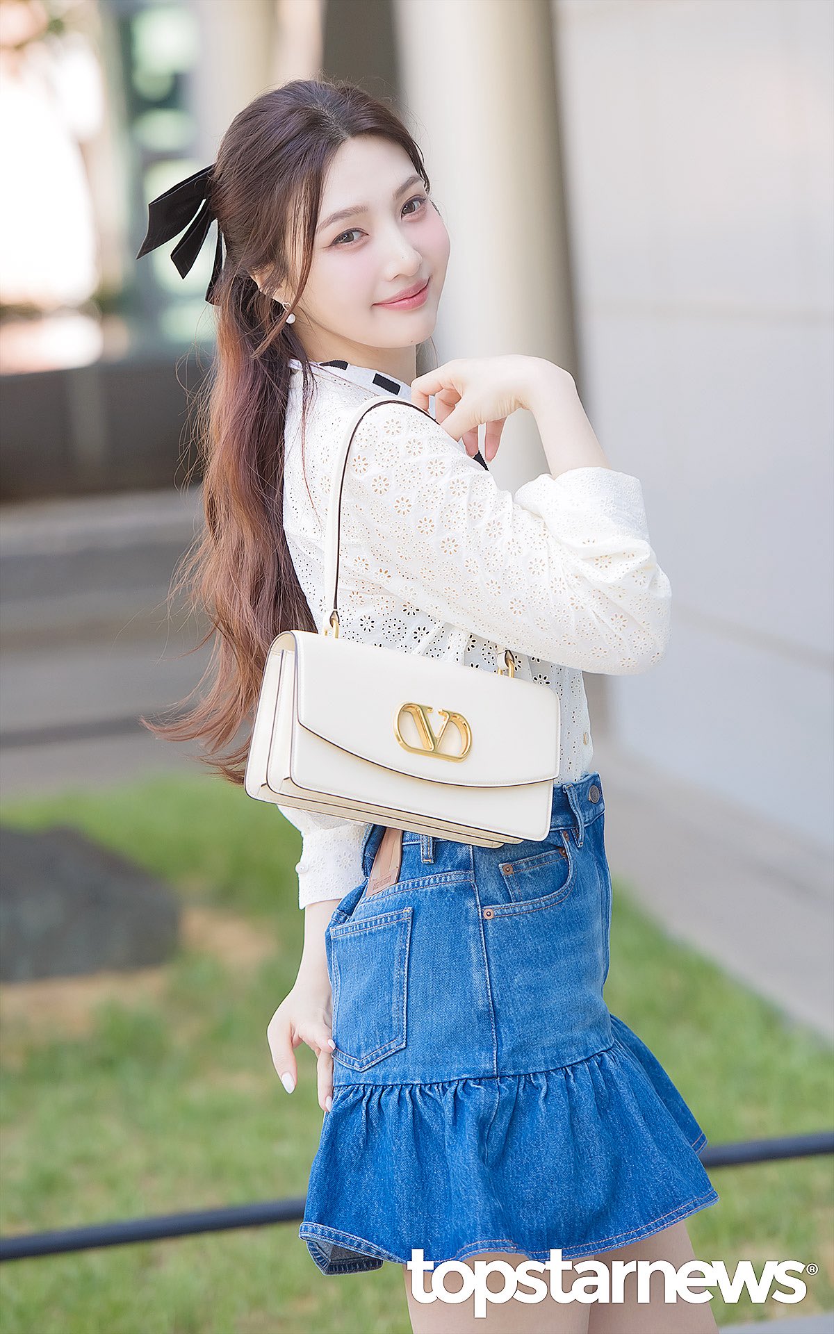 [잡담] 오늘 조이 너무 예쁜데 저 치마 뒤에 찝은거(?) 너무 거슬려ㅜㅋㅋㅋ | 인스티즈