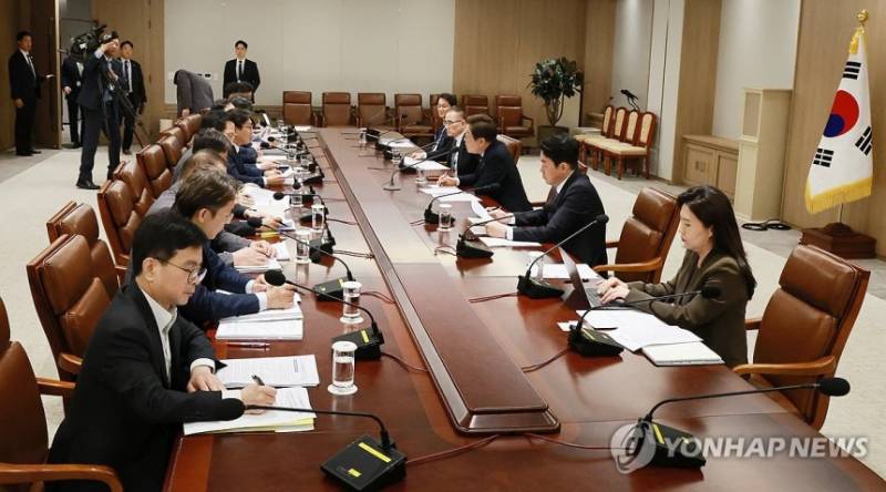 현재 아직도 퇴근 못하고 있는 용산 직장인.JPG | 인스티즈