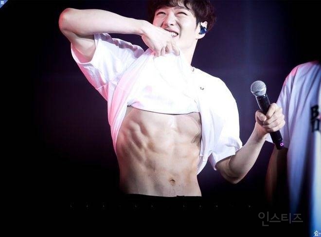 벌써 워터밤 준비 시작한듯한 남돌.jpg | 인스티즈