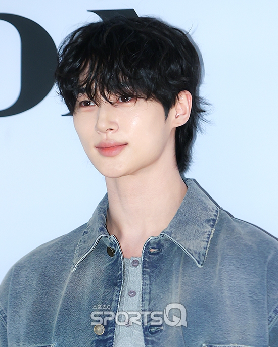 [잡담] 변우석 기사 사진인데 얼굴이 에바참치인 듯 | 인스티즈