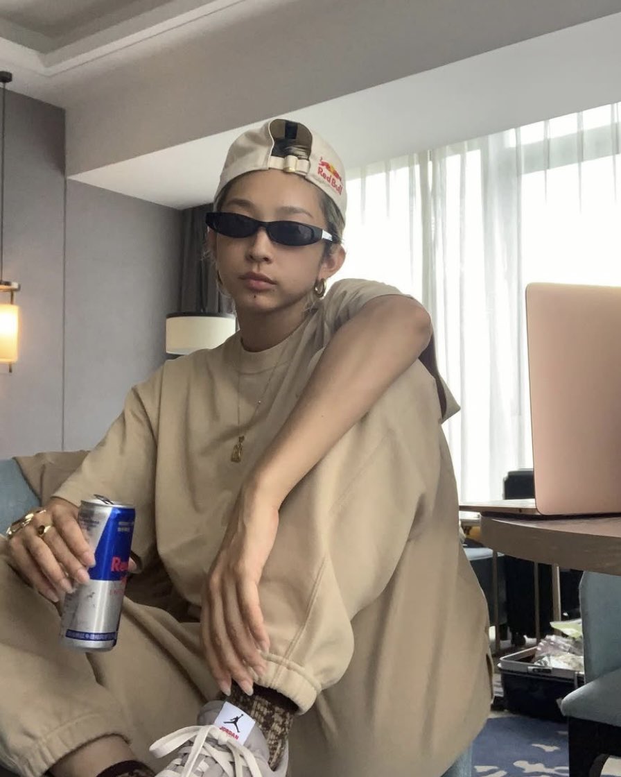 [잡담] 쿄카 레드불 왤케 많이 입지 궁금했는데 걍 모델이구나ㅋㅋ | 인스티즈