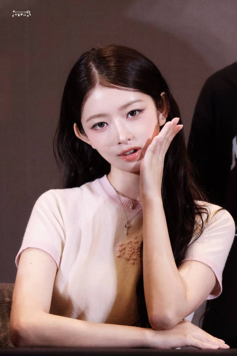 최근 반응 좋은 앞머리 넘긴 아이브 레이 비주얼 | 인스티즈