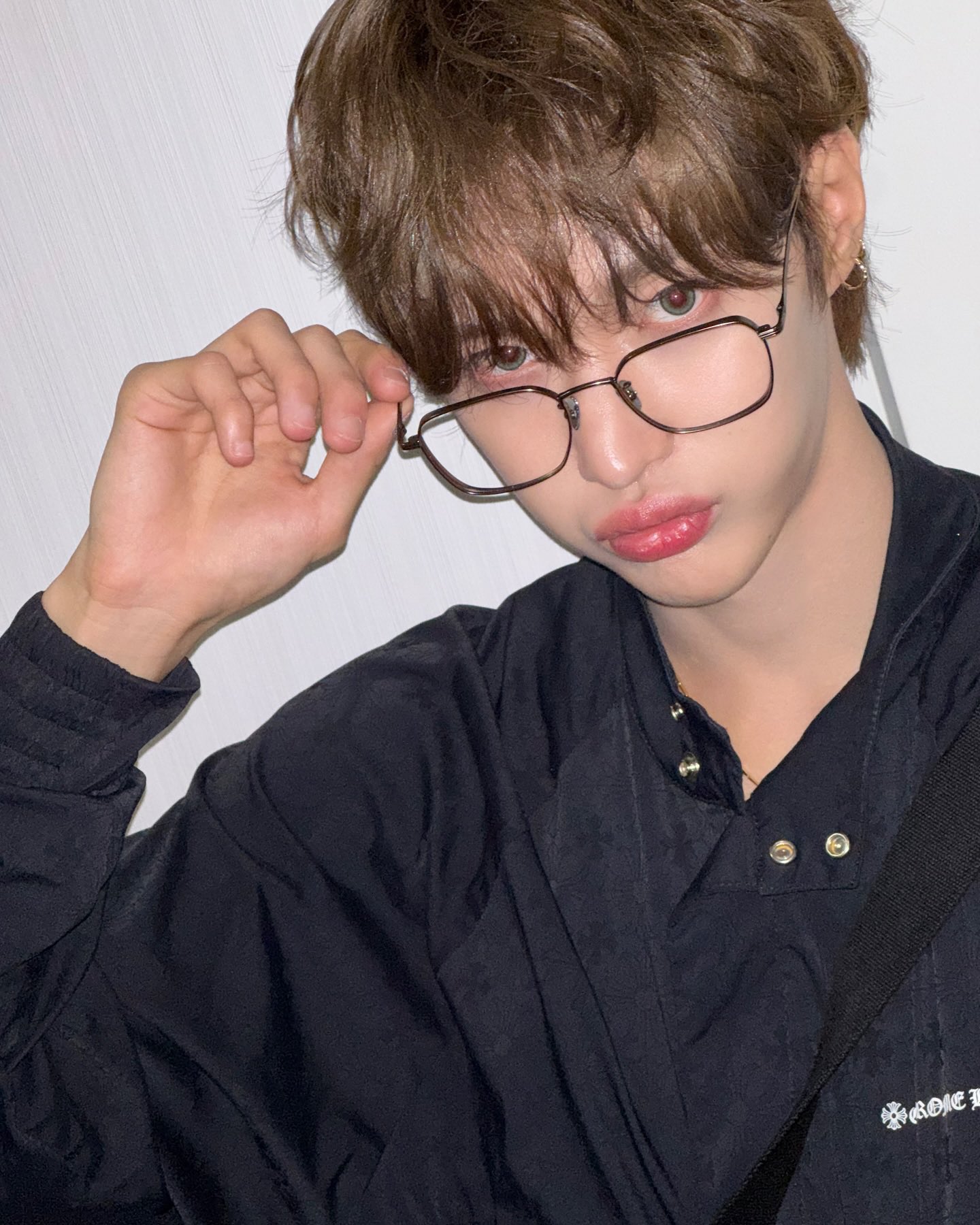 [잡담] 원빈 갈발볶머에 안경 조합 너무 잘생겼고 인형 같아 ,, | 인스티즈