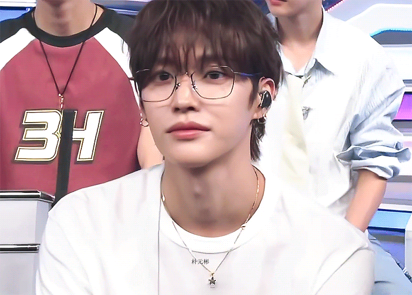 [잡담] 원빈 갈발볶머에 안경 조합 너무 잘생겼고 인형 같아 ,, | 인스티즈
