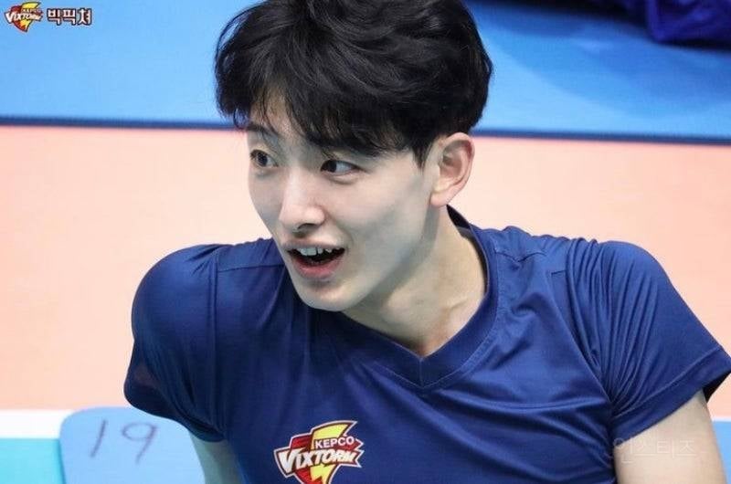요즘 잘생김이 기본값인 것 같은 배구선수 .jpgif | 인스티즈