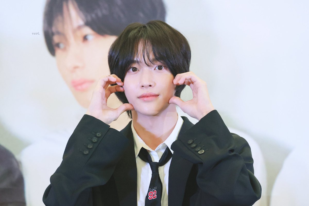 [잡담] 데뷔초 1기 원빈은 메이크업이 확실히 다르다 | 인스티즈