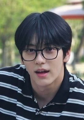 [잡담] 수빈이가 보내준 가족사진 속 수빈이 너무 예쁜 게 화장기 셋팅 하나없이 | 인스티즈