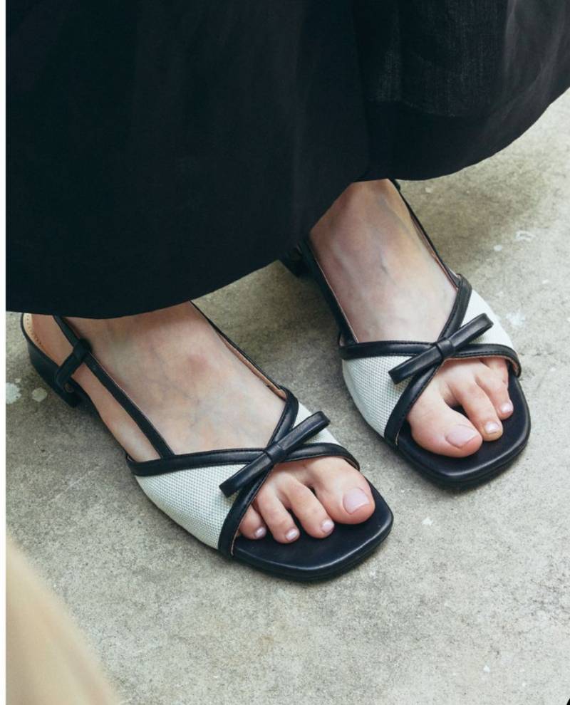 [잡담] 이 샌들에 무슨색 패디큐어가 어울릴까?? | 인스티즈