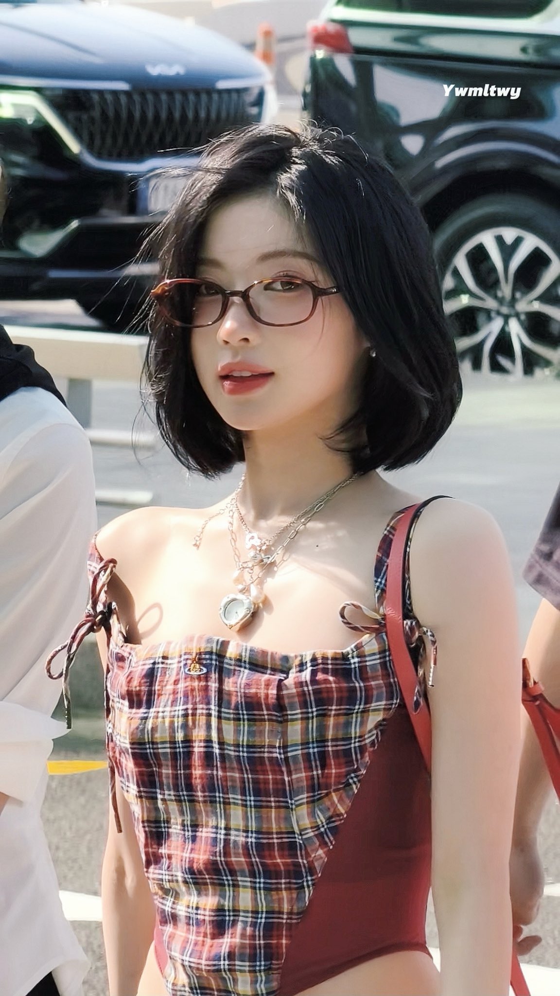 [잡담] 오.. 이런 안경이 어울릴 수가 있구나... | 인스티즈