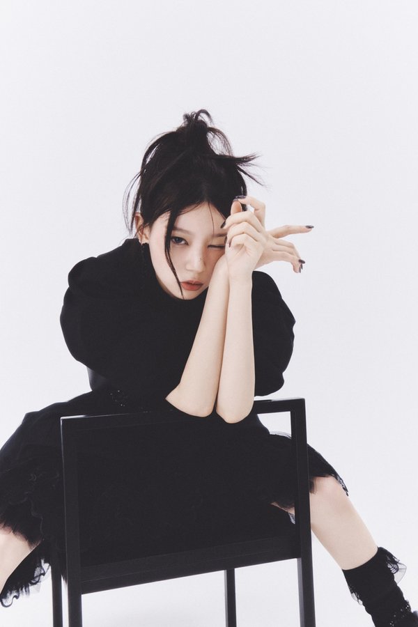 [잡담] 아일릿 모카 화보나 컨포 진짜 잘찍는것 같음 | 인스티즈