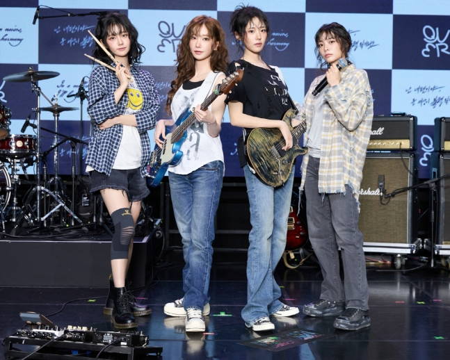 [정보/소식] "목표는 모든 음원차트 1위"…QWER, 4연타 흥행 노리는 '최애 걸밴드' | 인스티즈