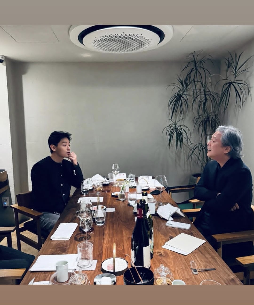 [잡담] 뷔 앞에 박찬욱 맞지? | 인스티즈