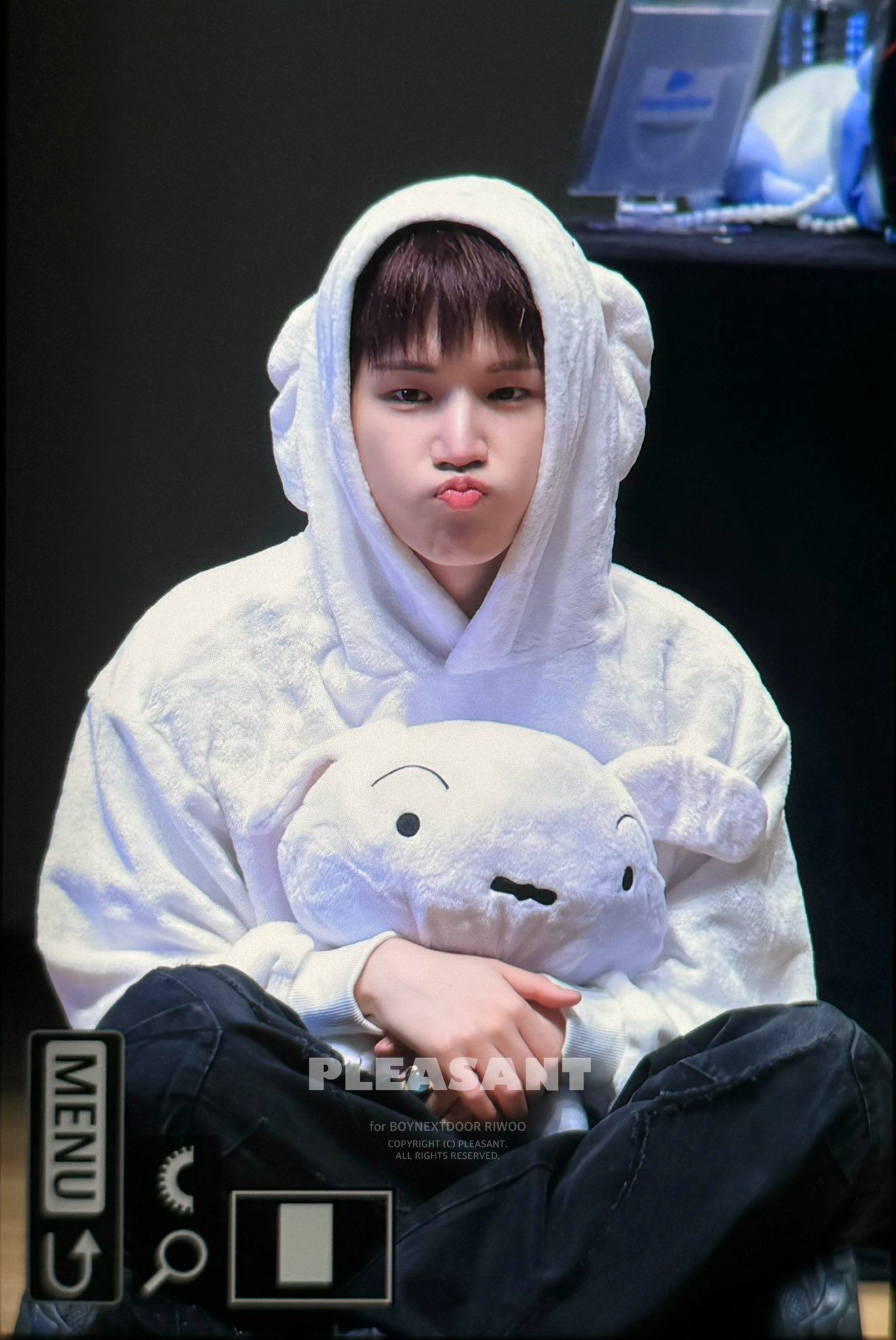 [잡담] 보넥도에 흰둥이 한 마리 | 인스티즈