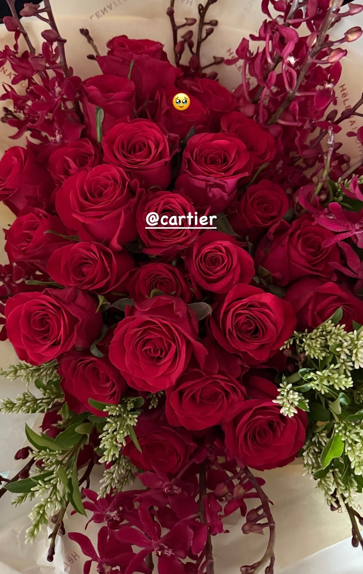 [잡담] 뷔 전역하자마자 셀린느랑 까르띠에가 꽃보냈네 | 인스티즈