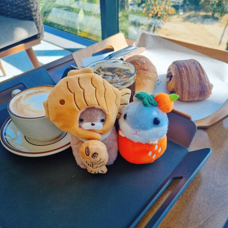 [잡담] 연차 내고 친구랑 애착인형이랑 카페 왔다ㅋㅋㅋ | 인스티즈