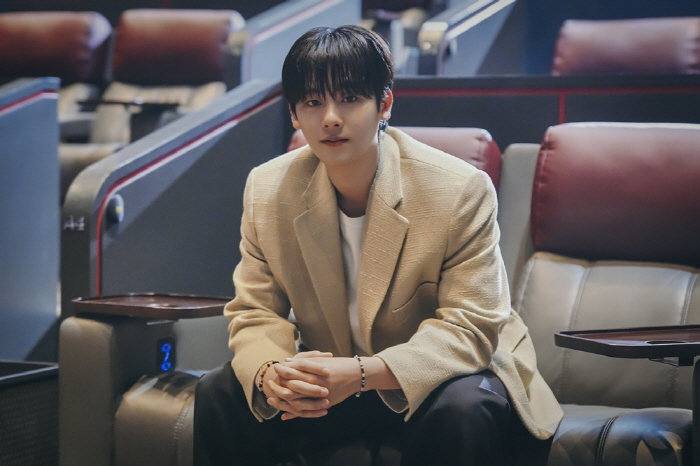 [정보/소식] [인터뷰①] 'ONE' 이정하 "'스터디그룹' 황민현vs'약한영웅' 박지훈? 싸움 꼴찌는 나" | 인스티즈