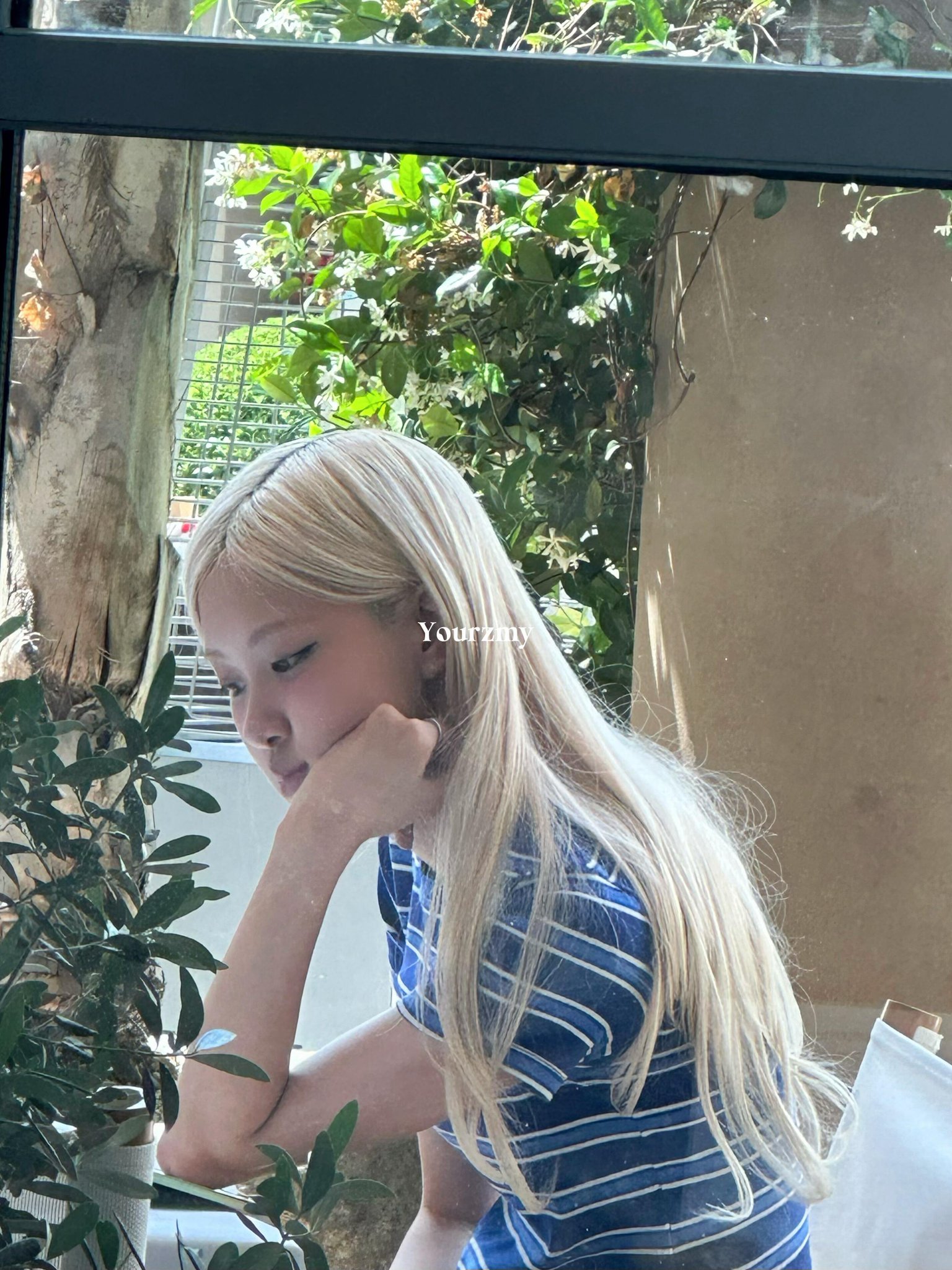 [잡담] 로제 팬한테 싸인도 해줬나봄 | 인스티즈