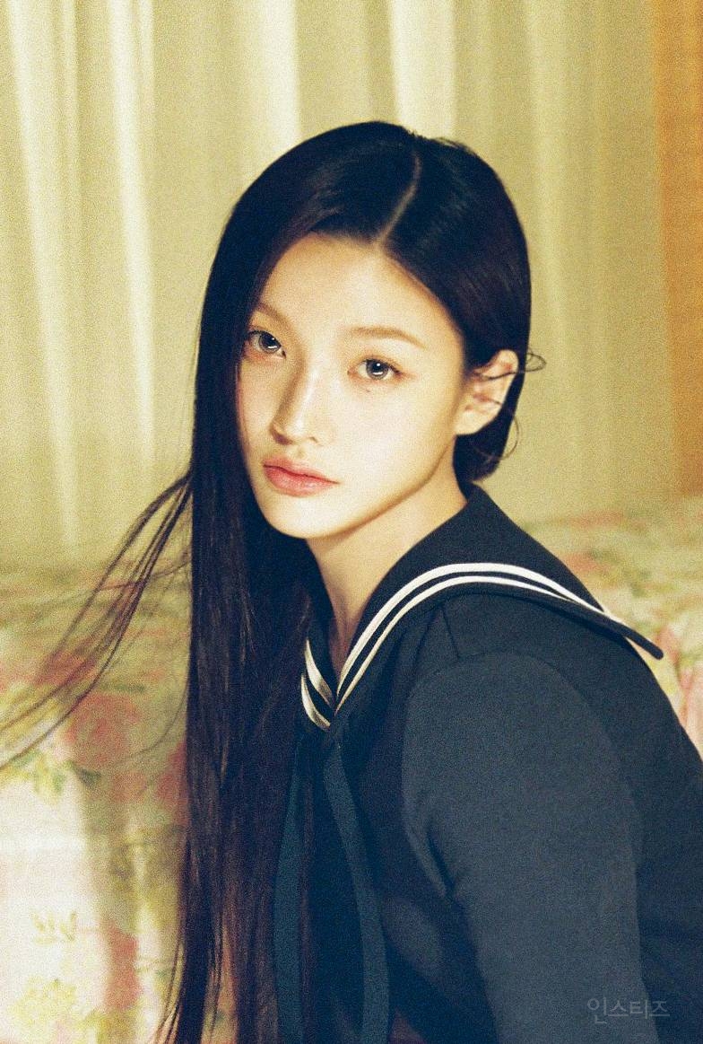 ILLIT(아일릿) 'bomb' Concept Photo (MAGIC BOMB Ver.) | 인스티즈