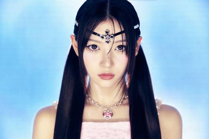 ILLIT(아일릿) 'bomb' Concept Photo (MAGIC BOMB Ver.) | 인스티즈