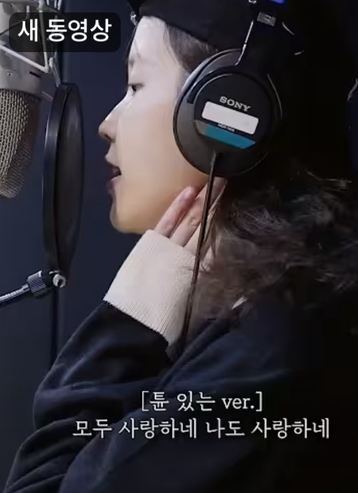 [잡담] 아이유 요즘 고음때 이 포즈 많이 하는듯 | 인스티즈